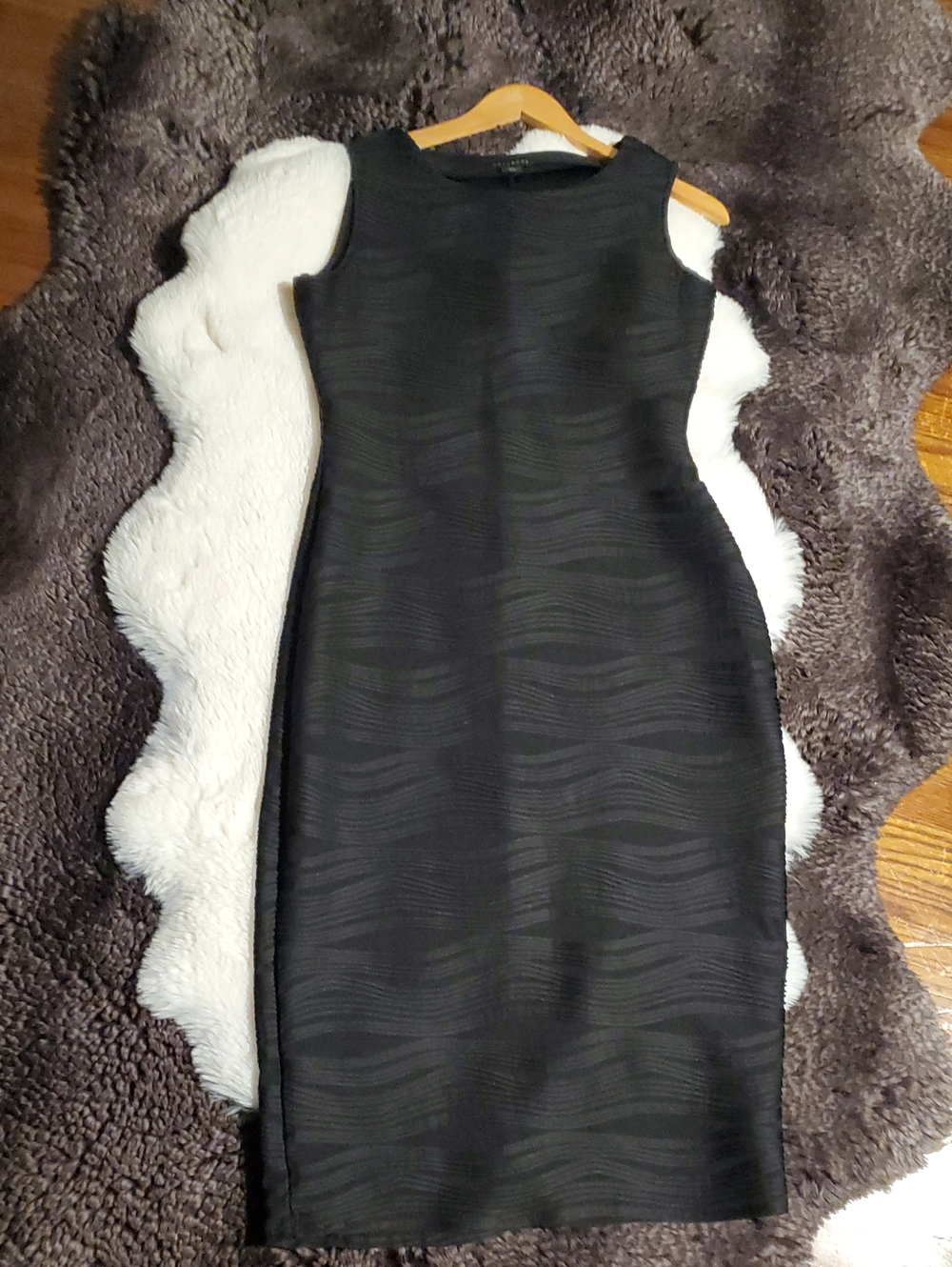 Metaphor Black Textured Sleeveless Sheath Dress